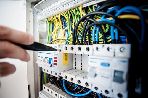 How to hire a certified electrician in GTA avoiding hazards in this seasonal holidays?