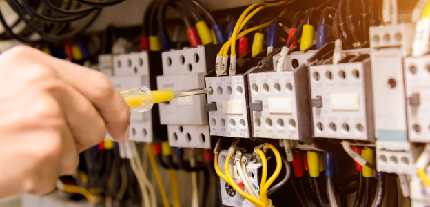 5 Reasons Why You Should Hire A Professional Electrician
